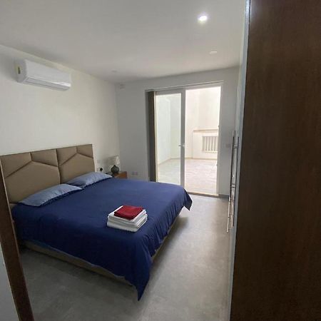 Gzira Two-Bedroom Apartment מראה חיצוני תמונה