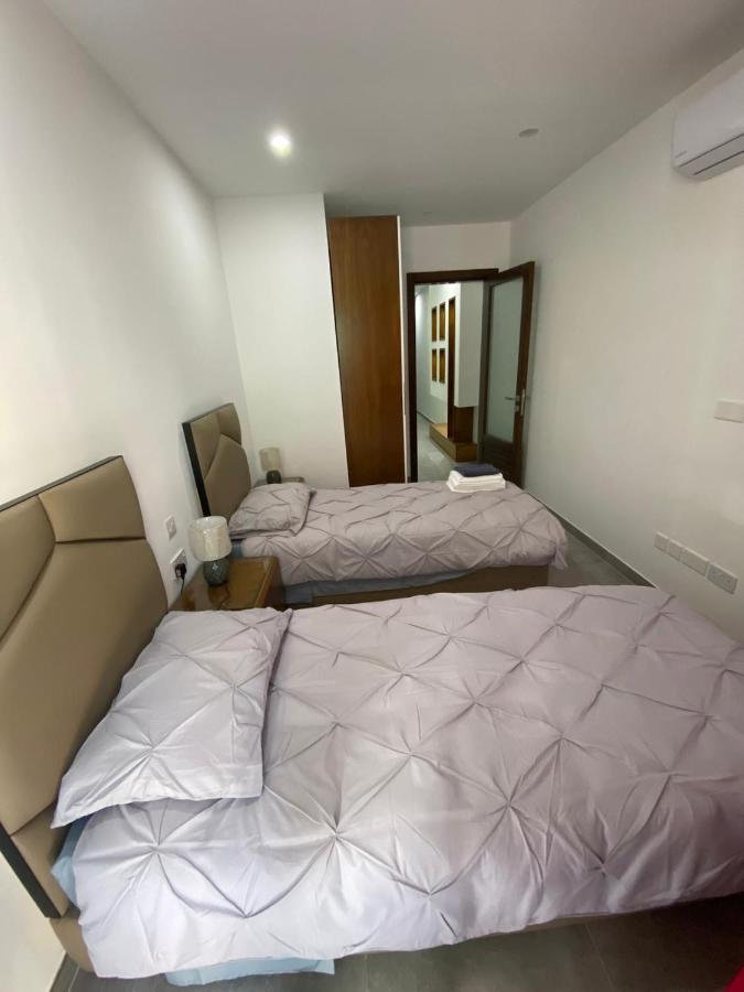Gzira Two-Bedroom Apartment מראה חיצוני תמונה
